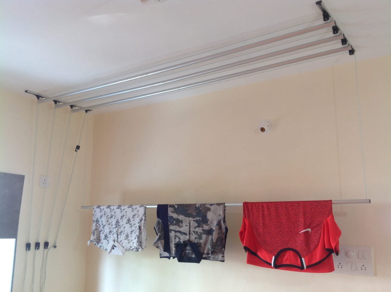 Manual Pulley Cloth Hanger